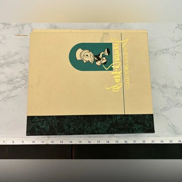 Walt Disney Collectors Society Magazine Box Vintage Book​​ - Picture 8 of 8